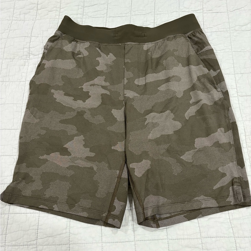 Lululemon T.H.E. Short 9" *Linerless Variegated Mesh Camo Max Dark Olive Size M